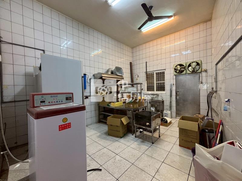 沙鹿家樂福旁臨路邊間整棟透店房屋室內格局與周邊環境