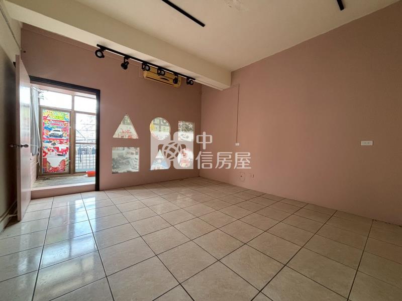 沙鹿家樂福旁臨路邊間整棟透店房屋室內格局與周邊環境