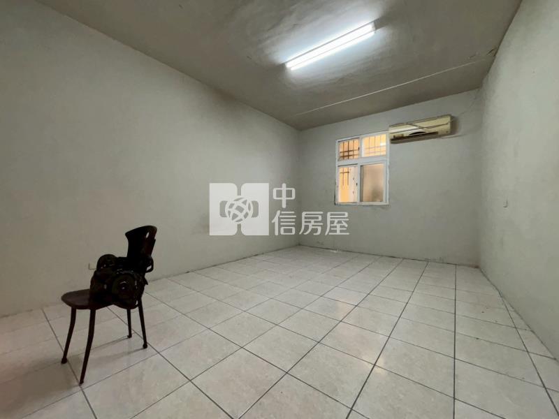 沙鹿家樂福旁臨路邊間整棟透店房屋室內格局與周邊環境