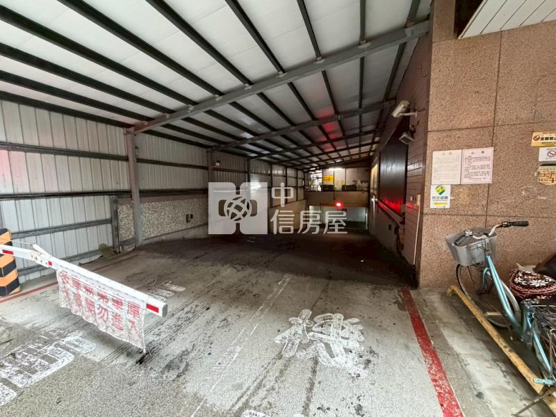 安平河岸精裝二房車位房屋室內格局與周邊環境