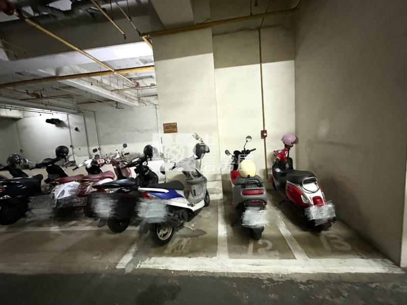 安平河岸精裝二房車位房屋室內格局與周邊環境