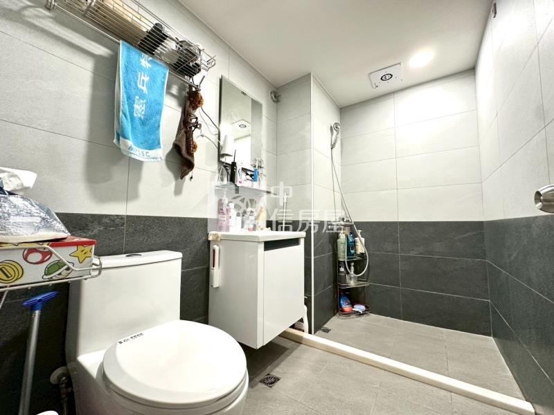 安平河岸精裝二房車位房屋室內格局與周邊環境