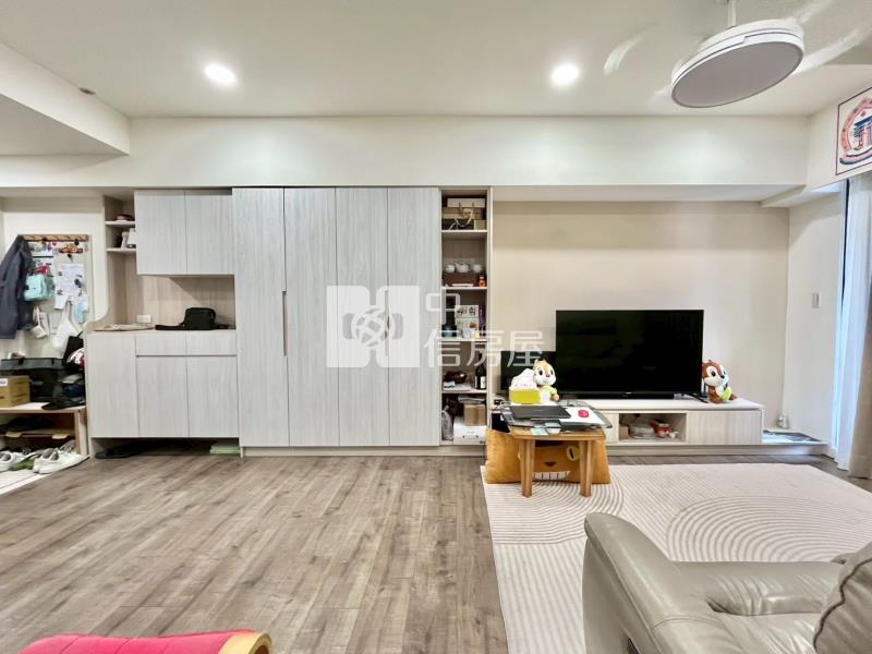 大城十月蜂收精裝三房車位房屋室內格局與周邊環境