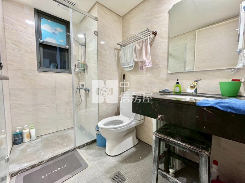 大城十月蜂收精裝三房車位房屋室內格局與周邊環境