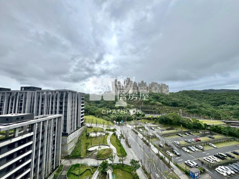 【冠軍】星野區H鐵專三房車位房屋室內格局與周邊環境