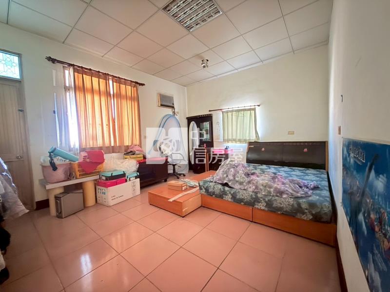 市區旁前後臨路車庫透天房屋室內格局與周邊環境