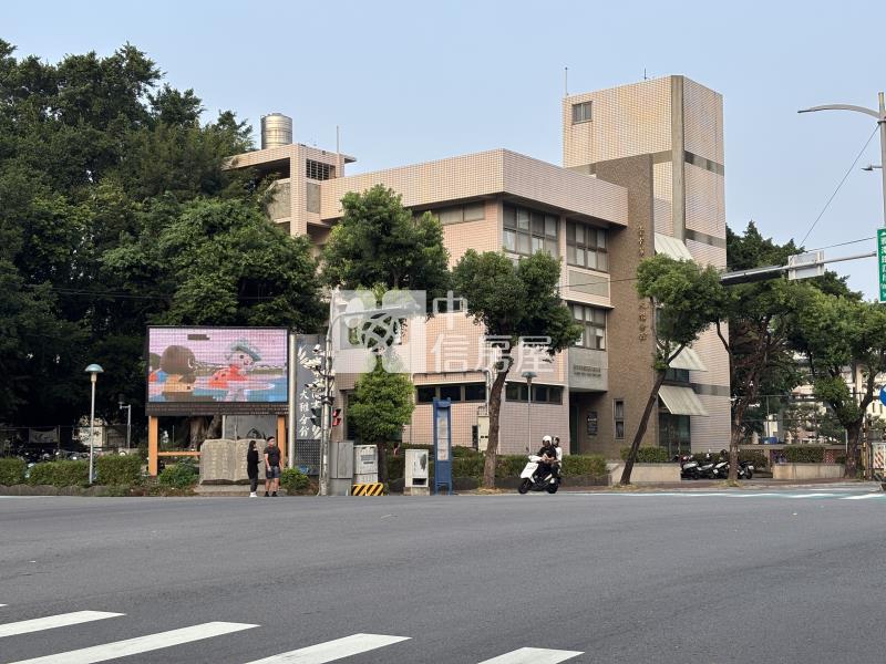 大雅新皇家美三房車位房屋室內格局與周邊環境