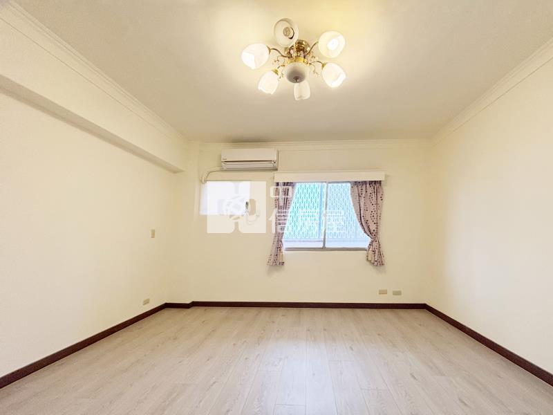 大雅新皇家美三房車位房屋室內格局與周邊環境