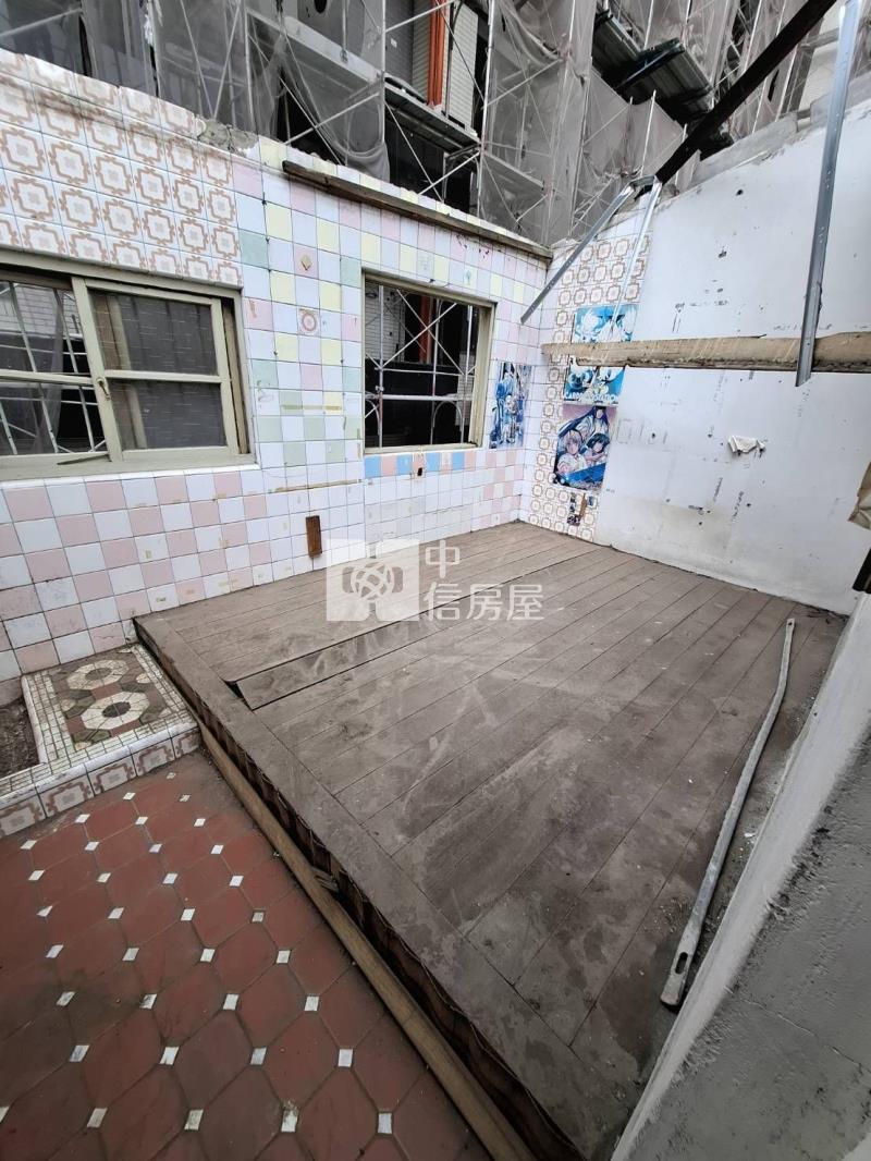 高雄三民待整修透天房屋室內格局與周邊環境