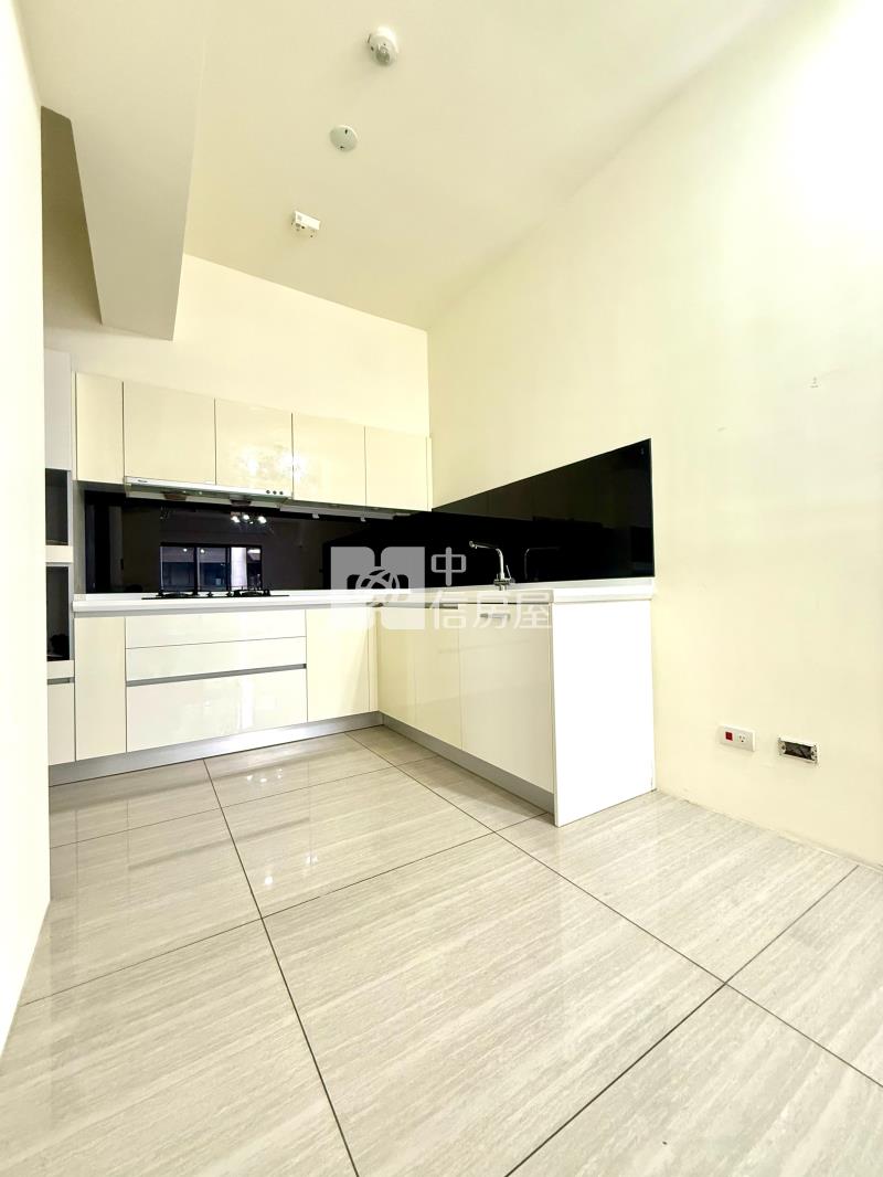 (鉅虹曙光之旅一期)新光特區朝南三房平車美屋房屋室內格局與周邊環境