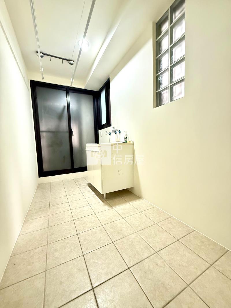 (鉅虹曙光之旅一期)新光特區朝南三房平車美屋房屋室內格局與周邊環境