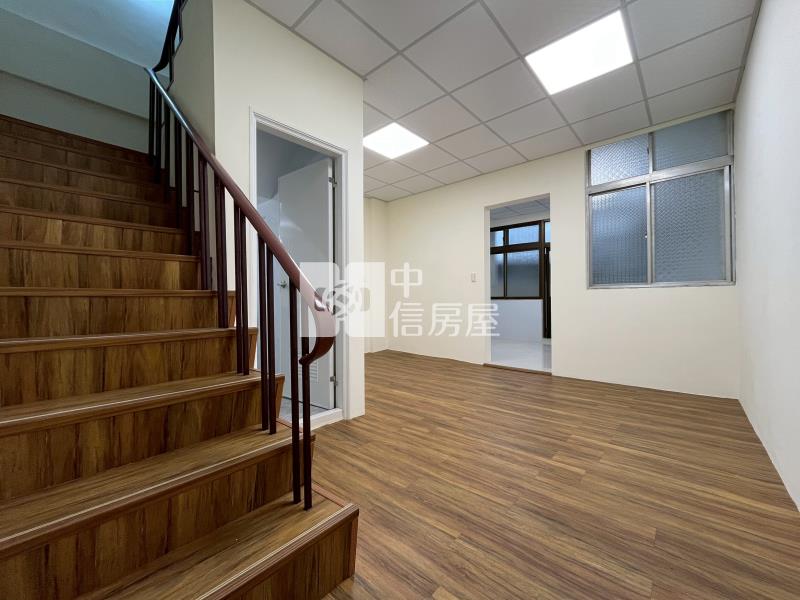 一手屋主重新整理東山商圈車庫美透天房屋室內格局與周邊環境