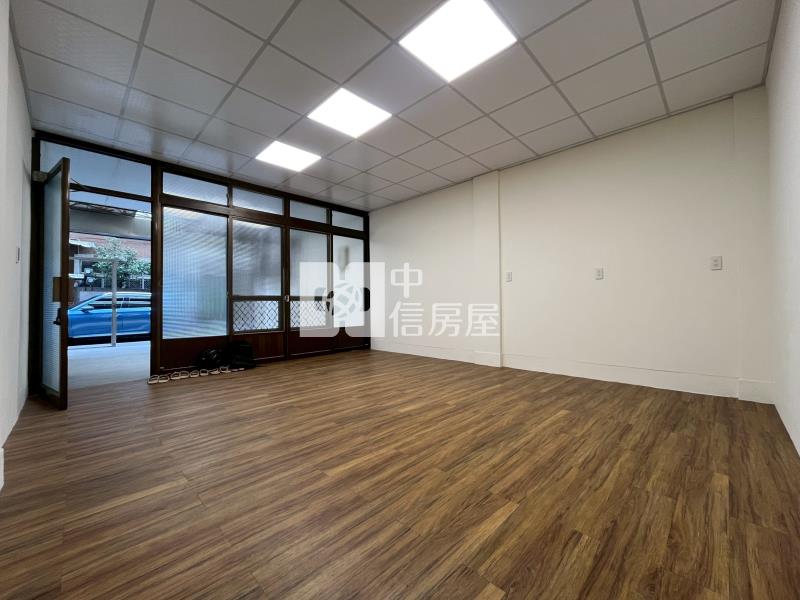 一手屋主重新整理東山商圈車庫美透天房屋室內格局與周邊環境