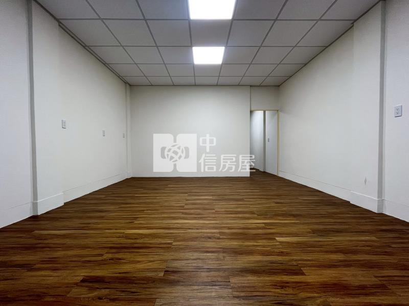 一手屋主重新整理東山商圈車庫美透天房屋室內格局與周邊環境