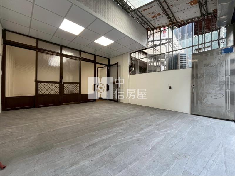 一手屋主重新整理東山商圈車庫美透天房屋室內格局與周邊環境
