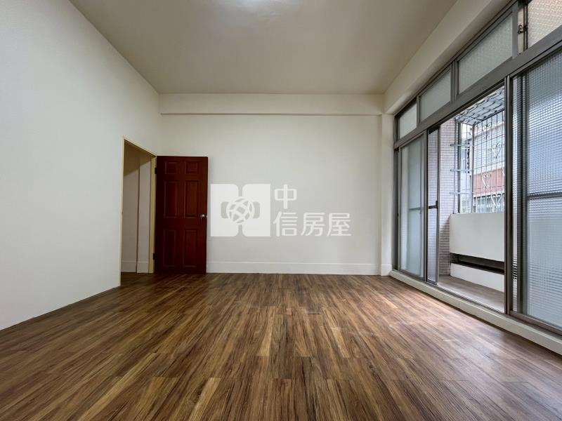 一手屋主重新整理東山商圈車庫美透天房屋室內格局與周邊環境