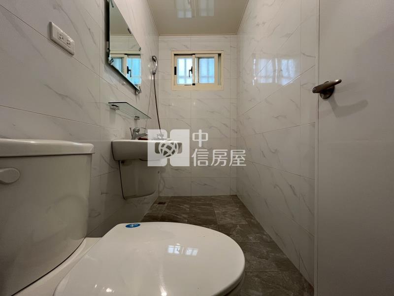 一手屋主重新整理東山商圈車庫美透天房屋室內格局與周邊環境