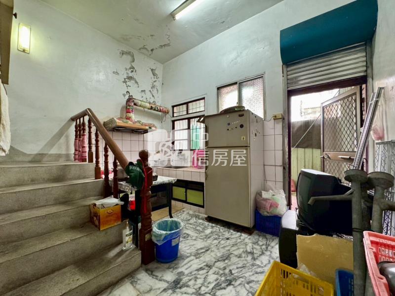 南投近僑建國小臨路透天房屋室內格局與周邊環境