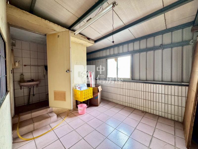 南投近僑建國小臨路透天房屋室內格局與周邊環境