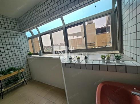 中原大學電梯四房車房屋室內格局與周邊環境