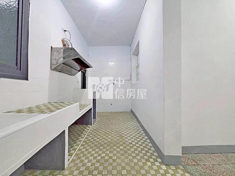 金陵路透天房屋室內格局與周邊環境