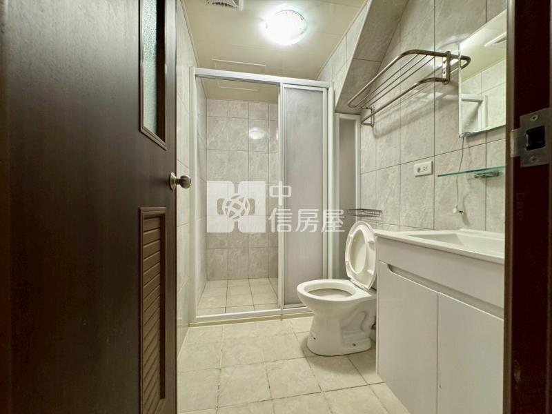 草屯完整學區輕屋齡透天房屋室內格局與周邊環境