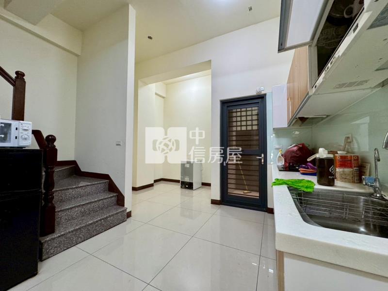 草屯完整學區輕屋齡透天房屋室內格局與周邊環境