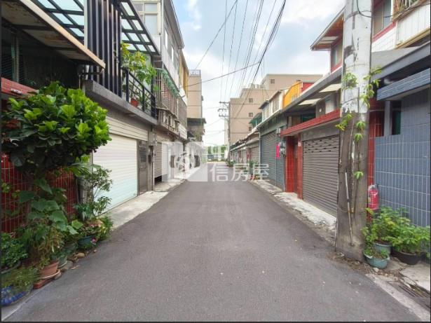 龍岡大地坪透天房屋室內格局與周邊環境