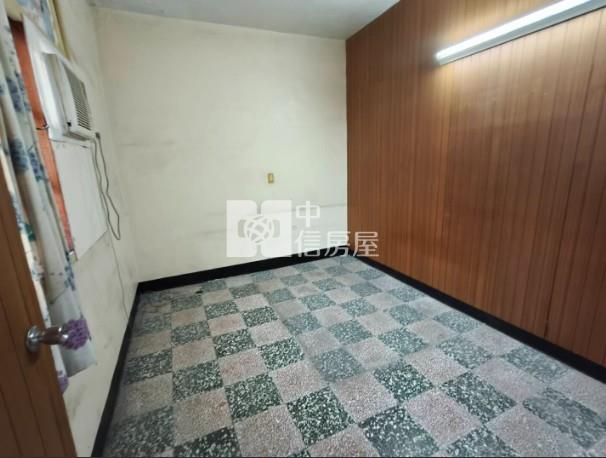 龍岡大地坪透天房屋室內格局與周邊環境