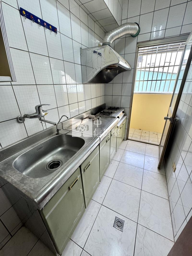 漢口商圈次頂樓電梯三房房屋室內格局與周邊環境