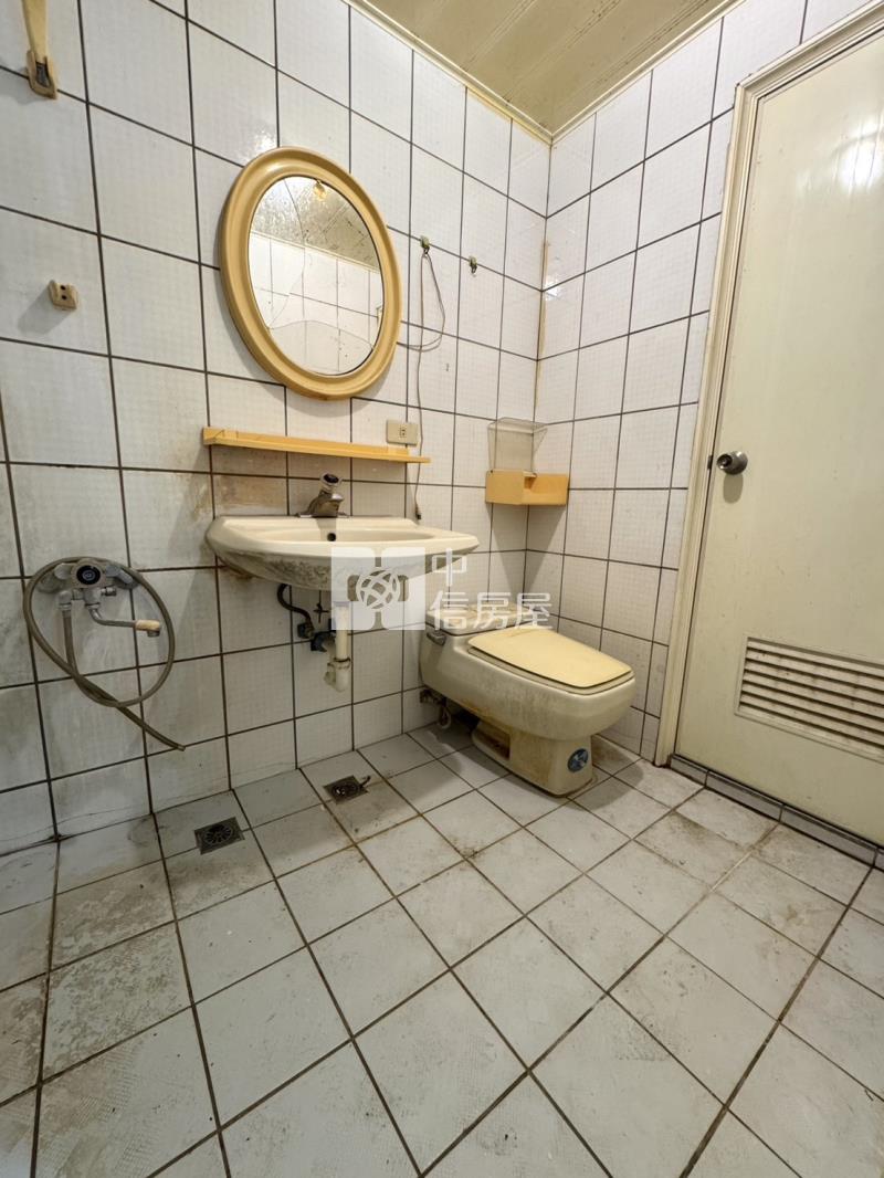 漢口商圈次頂樓電梯三房房屋室內格局與周邊環境