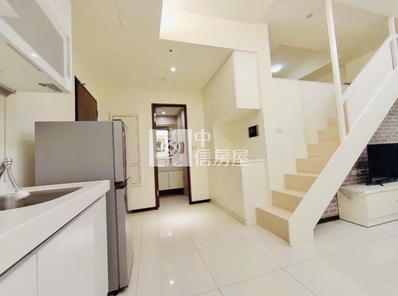 微笑世紀雲品邊間裝潢戶房屋室內格局與周邊環境