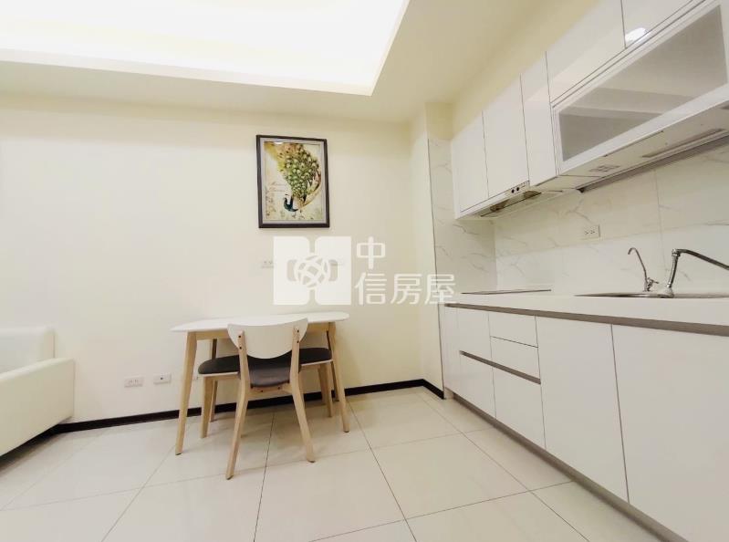 微笑世紀雲品邊間裝潢戶房屋室內格局與周邊環境