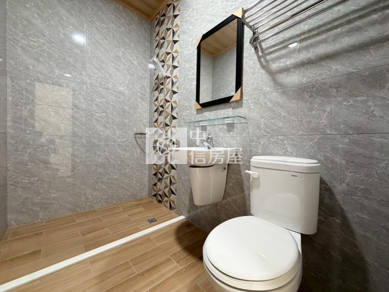 萬巒整新雙車孝親透天房屋室內格局與周邊環境