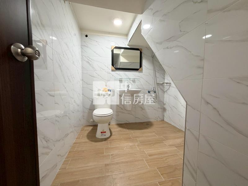 萬巒整新雙車孝親透天房屋室內格局與周邊環境