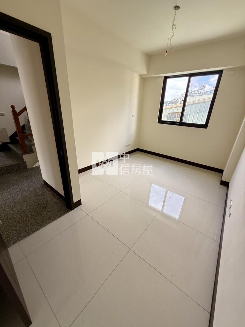 新平國小全新5房車庫電梯別墅房屋室內格局與周邊環境