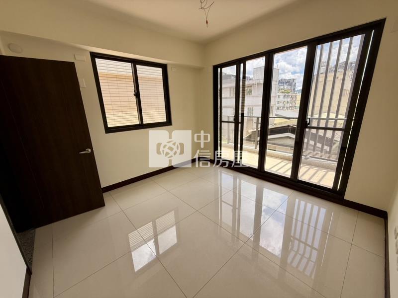 新平國小全新5房車庫電梯別墅房屋室內格局與周邊環境