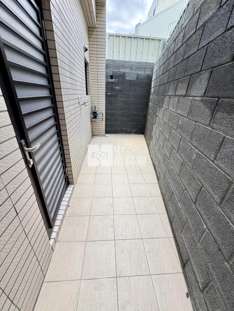 新平國小全新5房車庫電梯別墅房屋室內格局與周邊環境