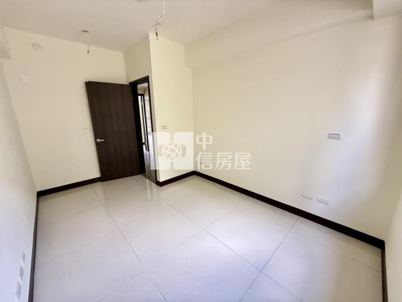 新平國小全新5房車庫電梯別墅房屋室內格局與周邊環境