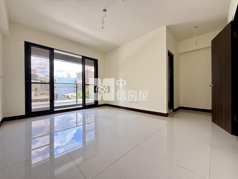 新平國小全新5房車庫電梯別墅房屋室內格局與周邊環境