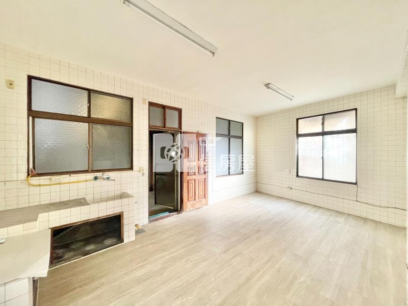 國強街大地坪獨棟透天房屋室內格局與周邊環境