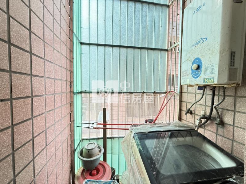 專-幼獅交流道低總價邊間2房車房屋室內格局與周邊環境