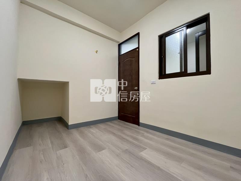 大里十九甲全新整理車庫透天房屋室內格局與周邊環境