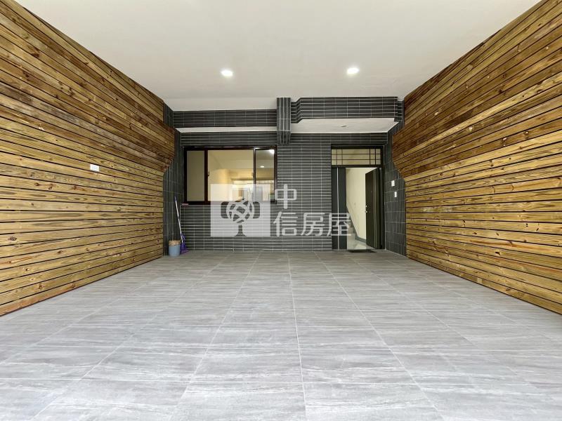 大里十九甲全新整理車庫透天房屋室內格局與周邊環境