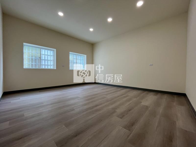 大里十九甲全新整理車庫透天房屋室內格局與周邊環境