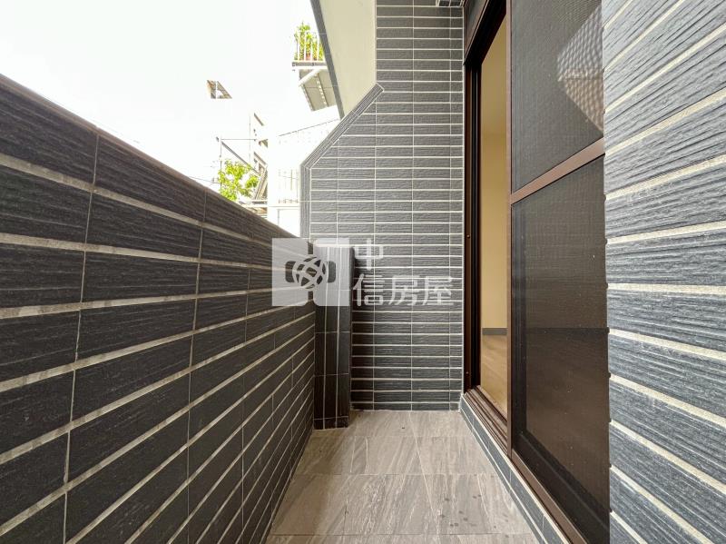 大里十九甲全新整理車庫透天房屋室內格局與周邊環境