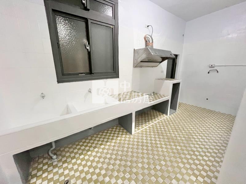 六六旁孝親房漂亮美透天房屋室內格局與周邊環境