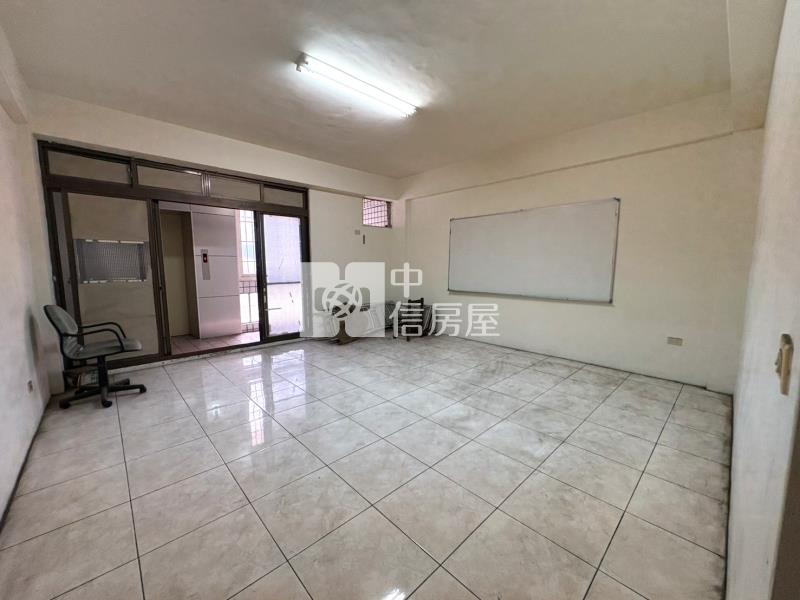 東區百坪電梯雙透天房屋室內格局與周邊環境