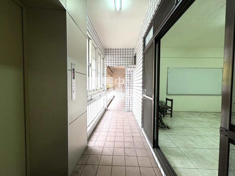 東區百坪電梯雙透天房屋室內格局與周邊環境