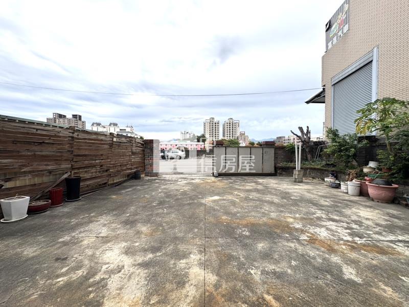 東區百坪電梯雙透天房屋室內格局與周邊環境